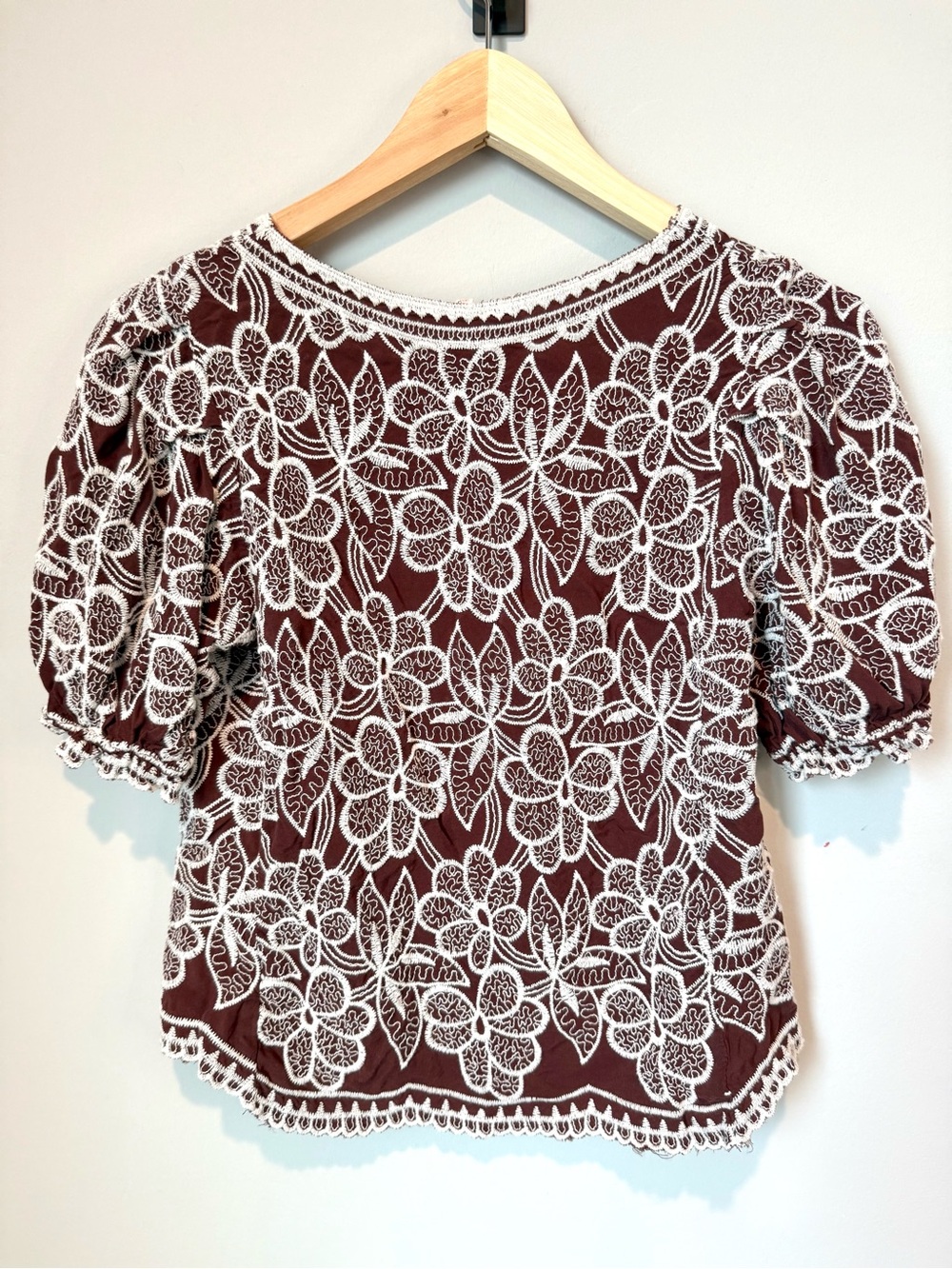 Brown Floral Lace Embroidered Puff-Sleeve Top Scalloped Hem - Picture 3 of 3